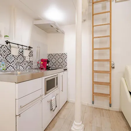 Superb Tiny House In Heart Of 1st!