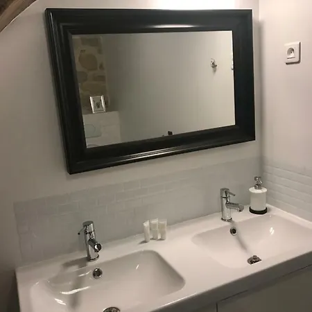 Superb Tiny House In Heart Of 1st! * Párizs