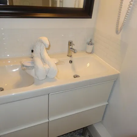 Apartment Superb Tiny House In Heart Of 1st! Paris