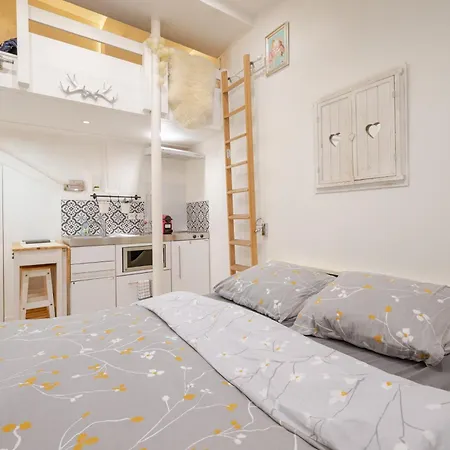 Superb Tiny House In Heart Of 1st! Apartment *