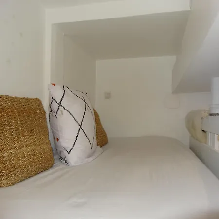 Apartment Superb Tiny House In Heart Of 1st!