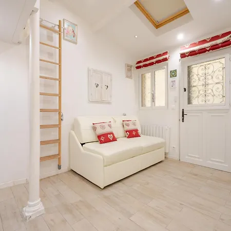 Apartment Superb Tiny House In Heart Of 1st! Paris