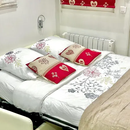 Superb Tiny House In Heart Of 1st! Apartment