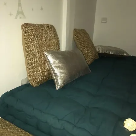 Superb Tiny House In Heart Of 1st! * פריז