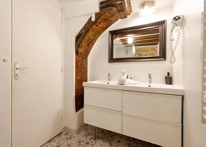 Superb Tiny House In Heart Of 1st! Appartement