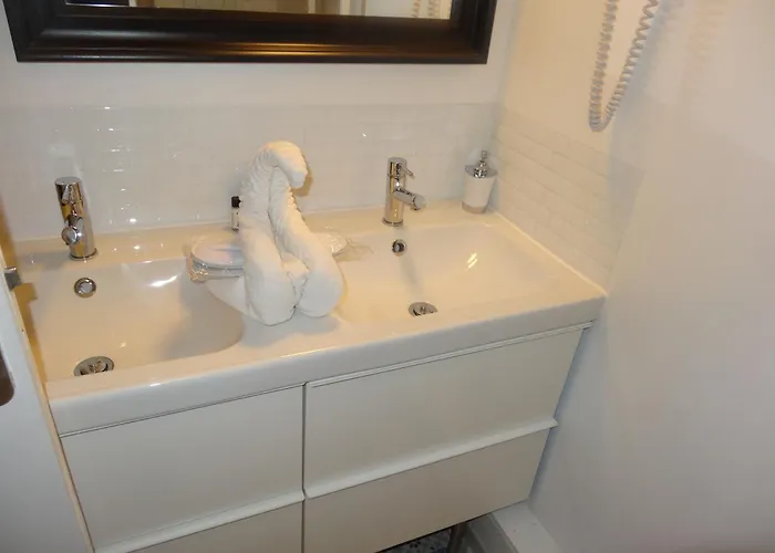 Appartement Superb Tiny House In Heart Of 1st! Parijs