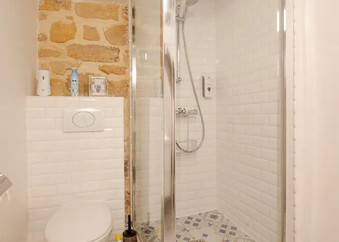 Superb Tiny House In Heart Of 1st! Appartement Parijs