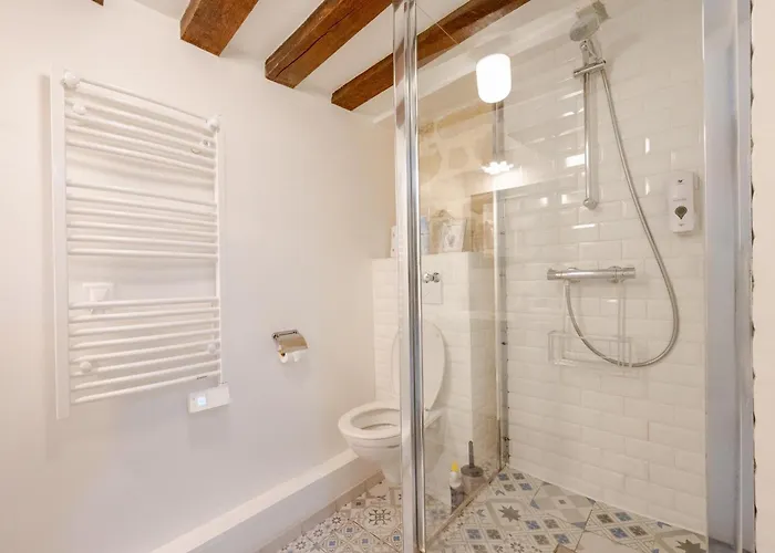 Superb Tiny House In Heart Of 1st! *