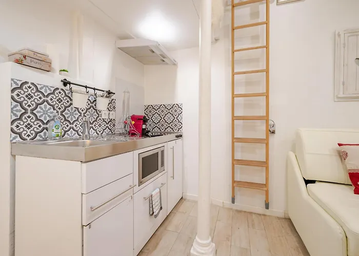 Superb Tiny House In Heart Of 1st!