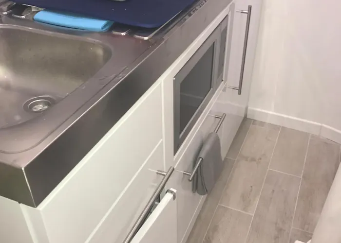 Appartement Superb Tiny House In Heart Of 1st! Parijs