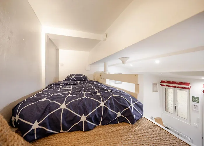 Superb Tiny House In Heart Of 1st! Appartement Parijs