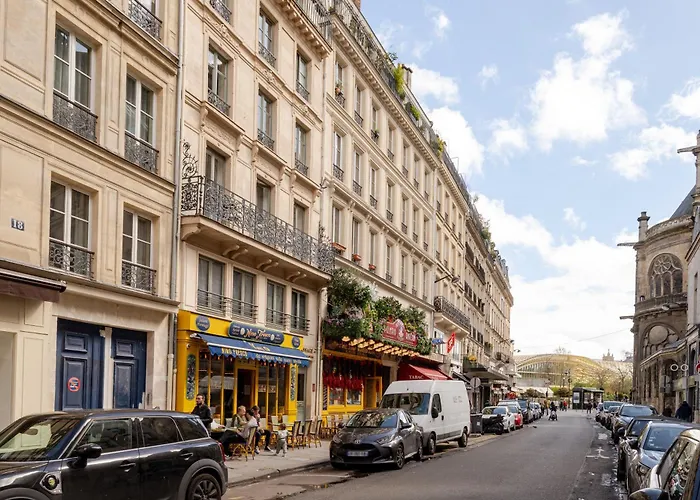 Superb Tiny House In Heart Of 1st! Parijs