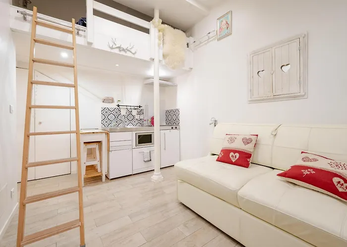Superb Tiny House In Heart Of 1st! Appartement