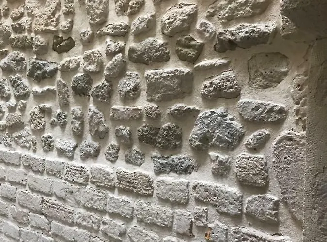 Appartement Superb Tiny House In Heart Of 1st! Parijs