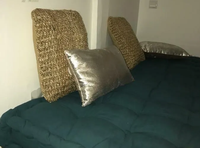 Superb Tiny House In Heart Of 1st! * Parijs