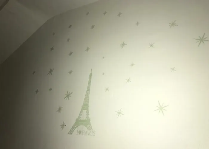 Superb Tiny House In Heart Of 1st!