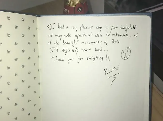 Superb Tiny House In Heart Of 1st! Parijs