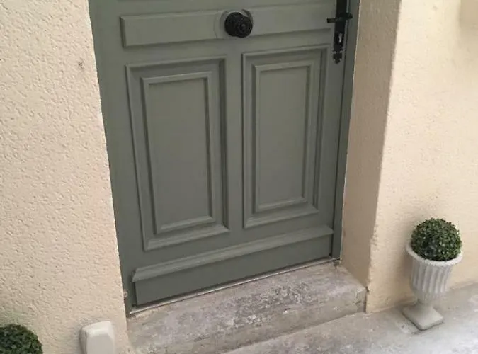 Superb Tiny House In Heart Of 1st! Appartement