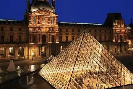 Superb Tiny House In Heart Of 1st! * Parijs