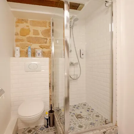 Superb Tiny House In Heart Of 1st! Appartement Parijs